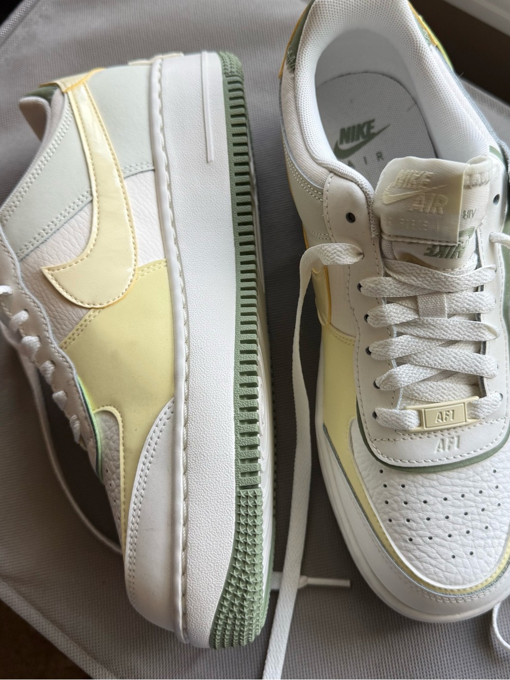 Nike Air Force 1 Low White with Pale Yellow & Green Trim - Picture 2 of 5